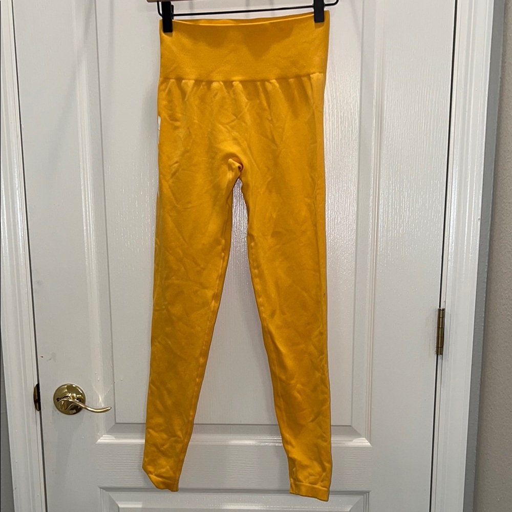 Vibrant Yellow Leggings with High Waistband and Stretchy Fit